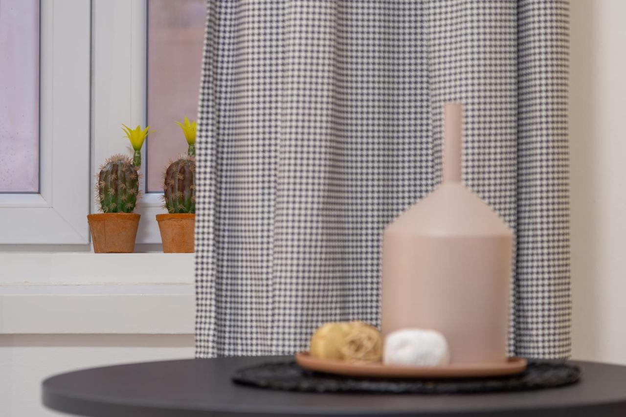 Tiny Cozy Studio In The City Center Триест Екстериор снимка